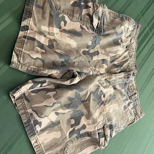 Mens Izod cargo shorts size 36